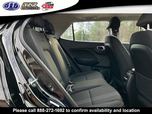 Used 2024 Hyundai Venue SEL image 13