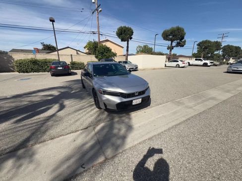 Used 2025 Honda Civic Sport image 3