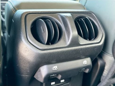 Used 2024 Jeep Gladiator Mojave AWD/4WD image 25