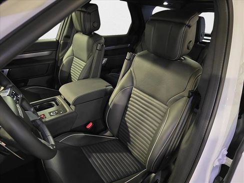 Certified 2024 Land Rover Discovery Dynamic SE image 12