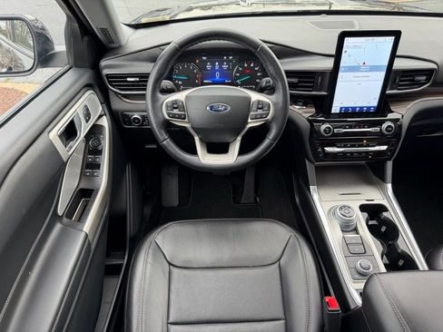 Certified 2022 Ford Explorer Limited w/ Limited Technology Package image 31