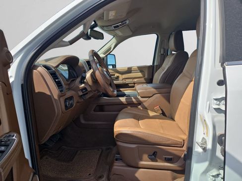 Used 2024 RAM 2500 Limited w/ Towing Technology Group image 9