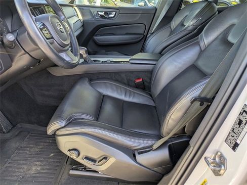 Used 2021 Volvo XC60 T5 Inscription w/ Advanced Package image 11