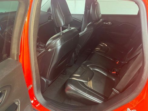 Used 2021 Jeep Cherokee Latitude Plus w/ Sun & Sound Group image 12