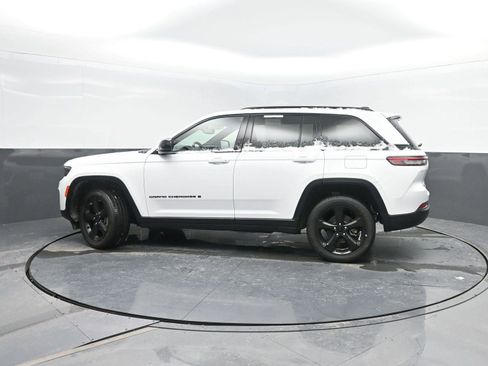 Used 2023 Jeep Grand Cherokee Altitude image 37