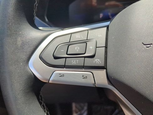 Certified 2023 Volkswagen Taos SE FWD image 27