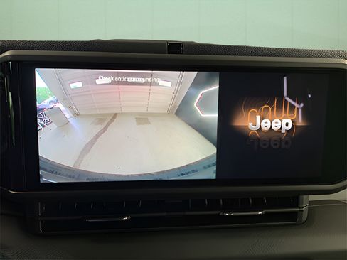 Used 2025 Jeep Wrangler Unlimited Sport AWD/4WD image 30