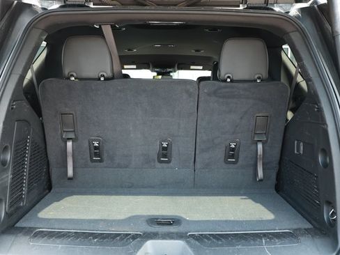 Used 2024 GMC Yukon SLT RWD image 10