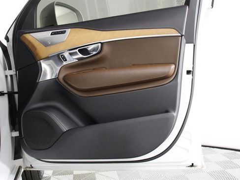 Used 2018 Volvo XC90 T8 Inscription w/ Luxury Package image 21