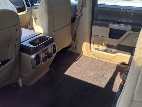 Used 2018 Ford F150 Lariat w/ Equipment Group 502A Luxury image 6