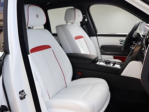 New 2026 Rolls-Royce Cullinan Black Badge image 24