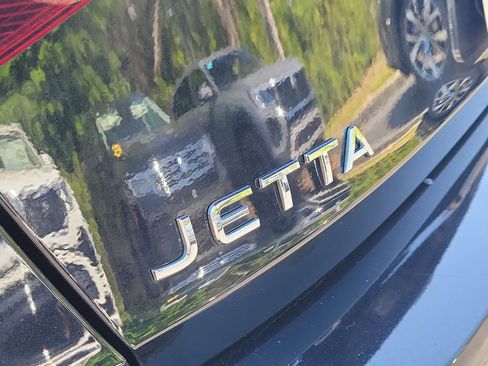 Used 2024 Volkswagen Jetta Sport image 5