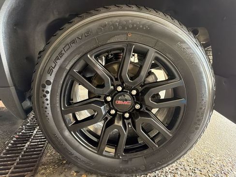 Used 2023 GMC Sierra 1500 Elevation w/ Preferred Package AWD/4WD image 10