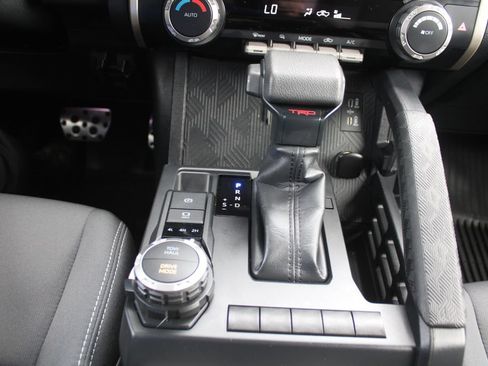 Used 2024 Toyota Tacoma TRD Sport AWD/4WD image 41