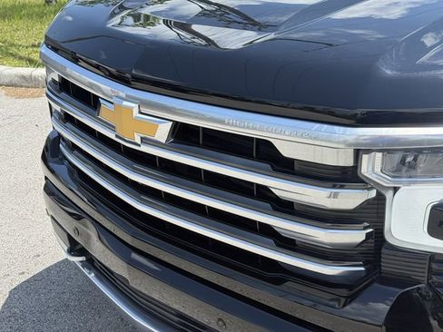 Used 2023 Chevrolet Silverado 1500 High Country w/ High Country Premium Package AWD/4WD image 7