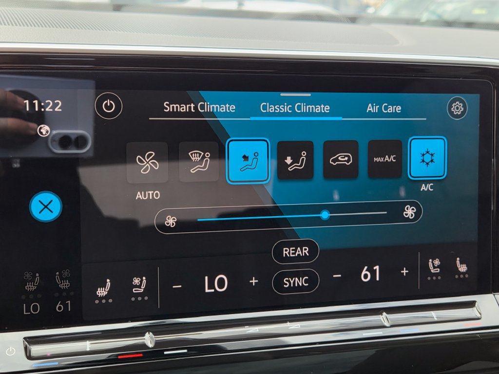 Used 2025 Volkswagen Atlas SE w/ Panoramic Sunroof Package FWD image 25