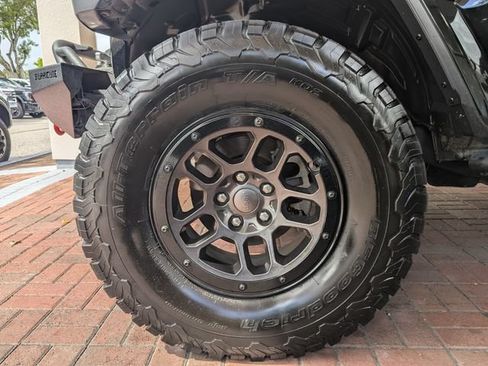 Used 2023 Jeep Wrangler Unlimited Rubicon w/ Xtreme 35 Tire Package AWD/4WD image 10