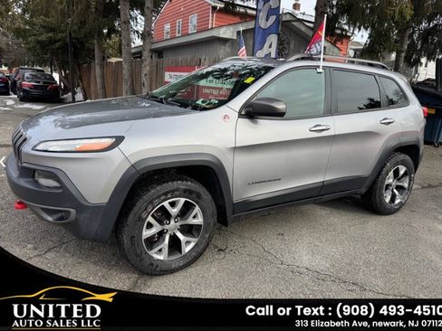 Used 2015 Jeep Cherokee Trailhawk w/ Comfort/Convenience Group image 3