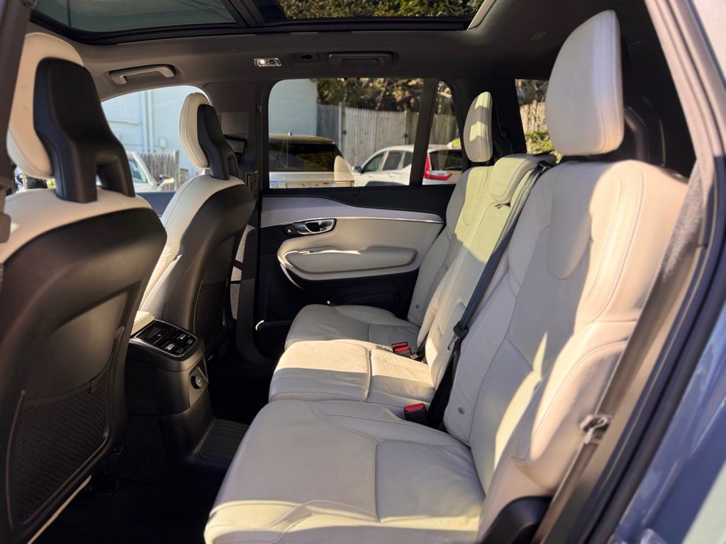 Used 2022 Volvo XC90 T8 R-Design w/ Advanced Package AWD/4WD image 23