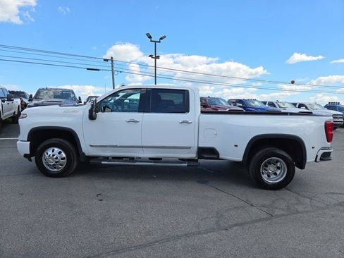 Used 2025 Chevrolet Silverado 3500 High Country w/ Technology Package AWD/4WD image 3