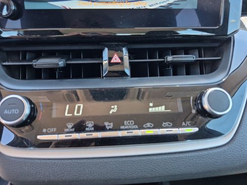 Used 2024 Toyota Corolla LE FWD image 31