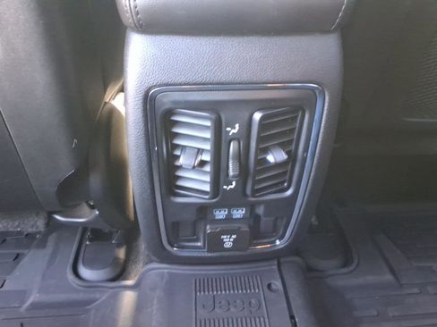 Used 2021 Jeep Grand Cherokee Limited AWD/4WD image 16