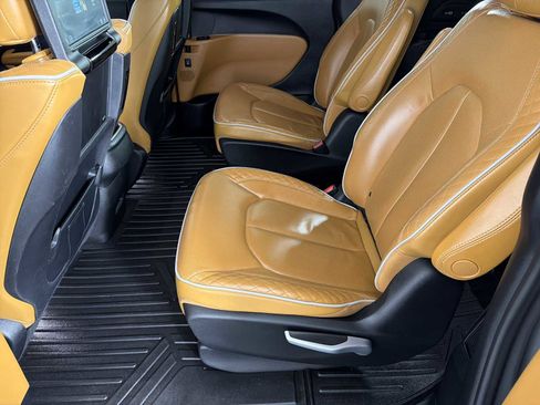 Used 2021 Chrysler Pacifica Pinnacle image 40
