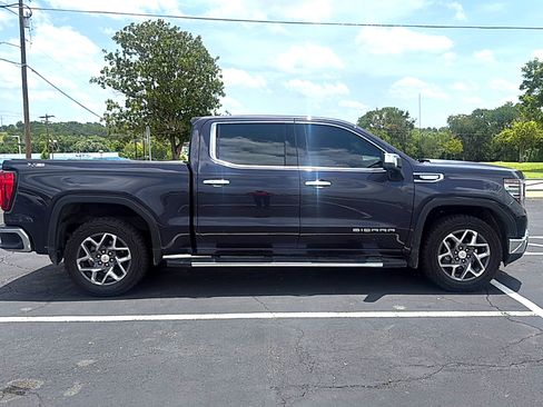 Used 2023 GMC Sierra 1500 SLT AWD/4WD image 5