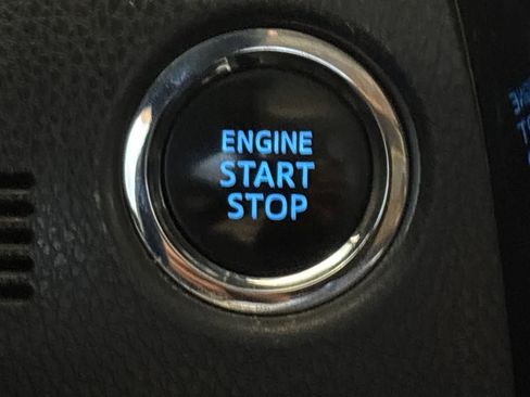 Used 2018 Toyota Corolla SE w/ Carpet Mat Package (TMS) FWD image 24