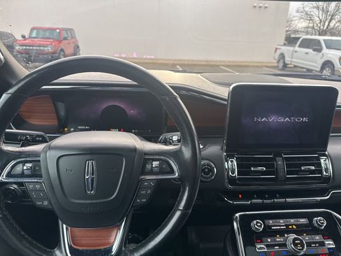 Used 2018 Lincoln Navigator L Reserve w/ Technology Package image 20