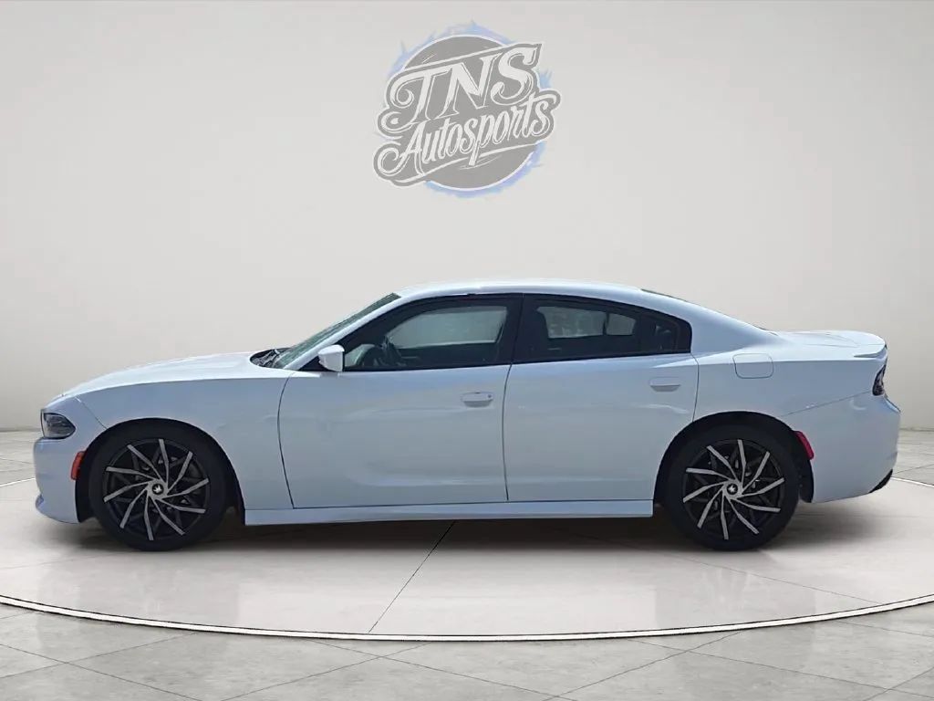 Used 2016 Dodge Charger R/T RWD image 2