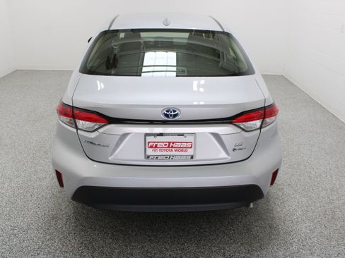 Used 2025 Toyota Corolla LE FWD image 8