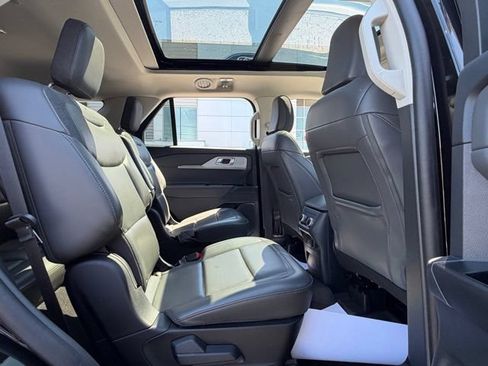 Used 2025 Ford Explorer Active w/ Active Comfort Package AWD/4WD image 31