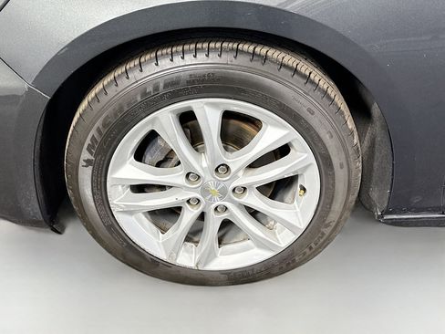 Used 2018 Chevrolet Malibu LT image 38