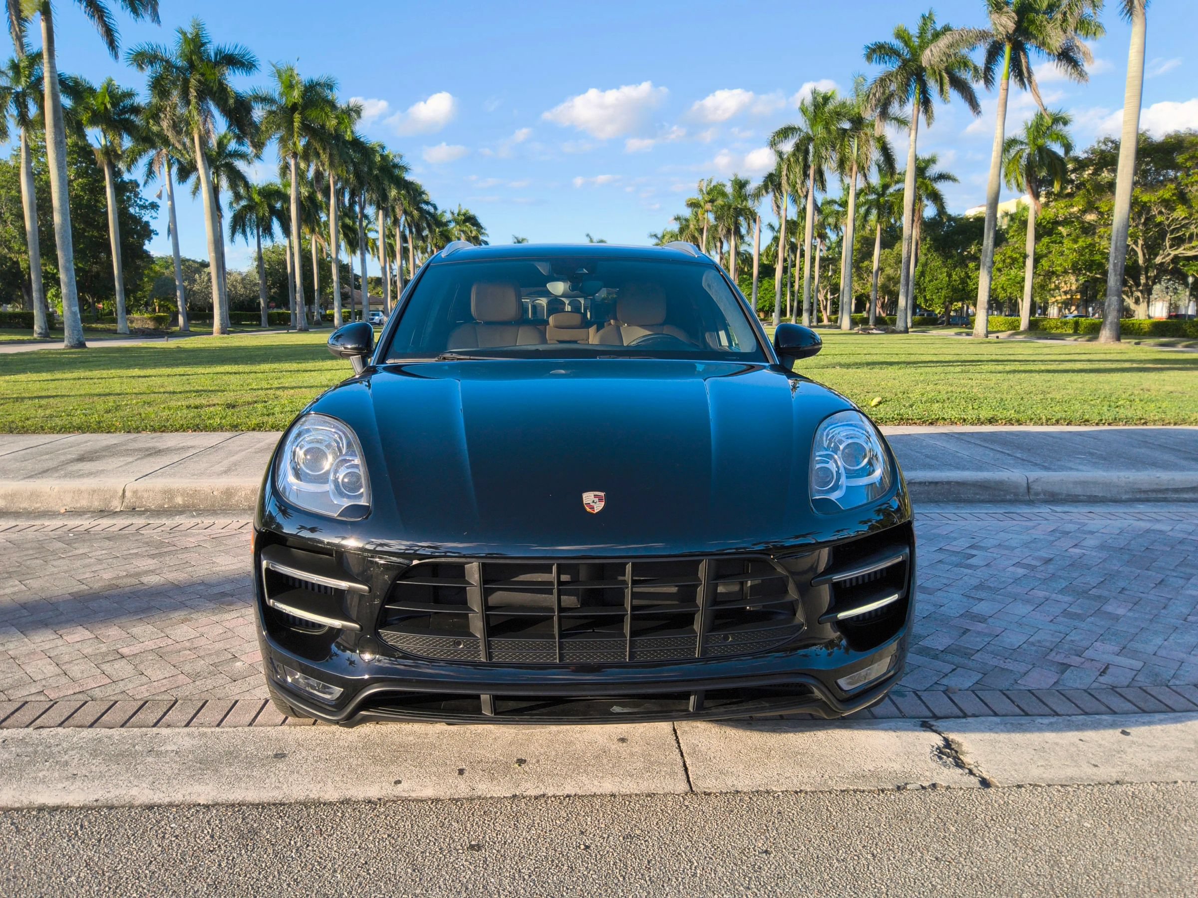 Used 2018 Porsche Macan Turbo AWD/4WD image 2