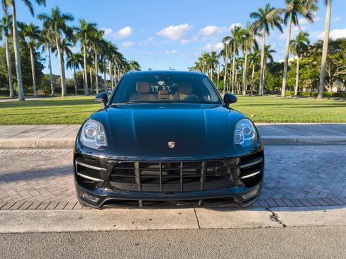 Used 2018 Porsche Macan Turbo AWD/4WD image 2