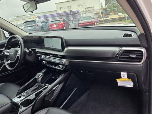 Used 2025 Kia Telluride S image 31