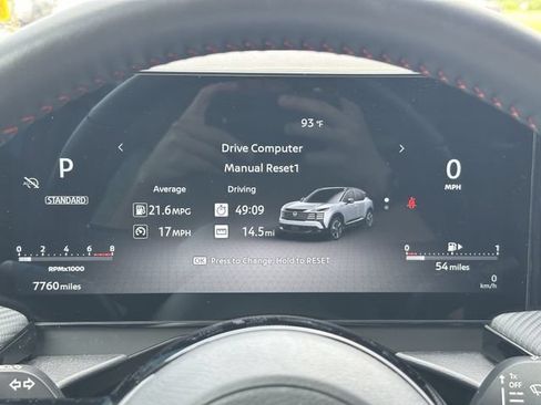 Certified 2025 Nissan Kicks SR FWD image 29