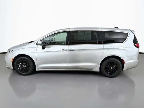 Used 2024 Chrysler Pacifica Touring-L FWD image 15