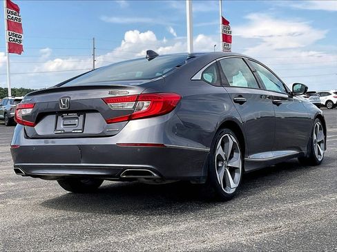 Used 2018 Honda Accord Touring image 2