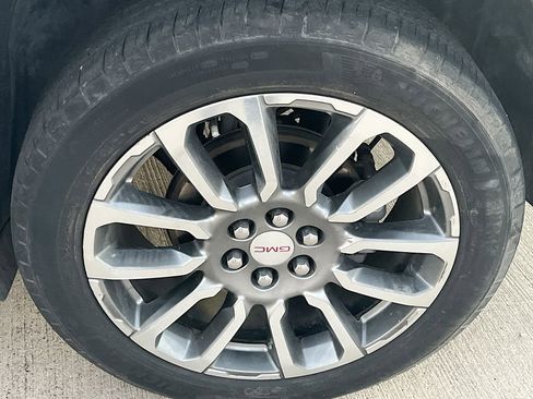 Used 2022 GMC Acadia Denali w/ Denali Technology Package FWD image 32