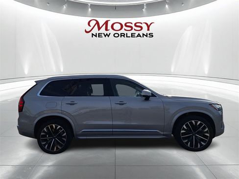 Used 2025 Volvo XC90 B6 Plus image 4