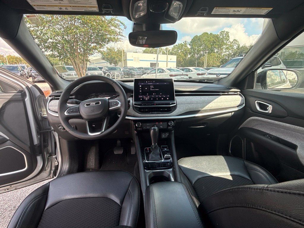 Used 2024 Jeep Compass Latitude AWD/4WD image 22
