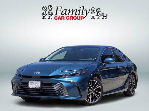 Used 2025 Toyota Camry XLE w/ Premium Package FWD image 1