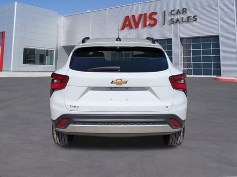 Used 2025 Chevrolet Trax LT w/ LT Convenience Package image 7