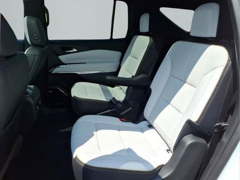Used 2025 Chevrolet Traverse High Country FWD image 21