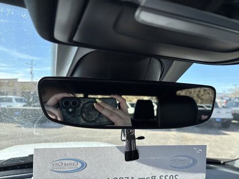 Used 2023 RAM 1500 Laramie image 21