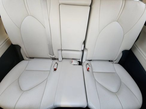 Used 2024 Toyota Highlander Limited AWD/4WD image 25