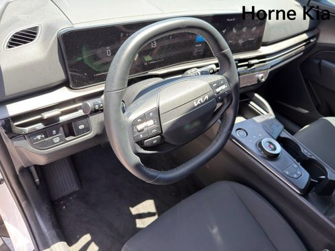 New 2026 Kia Sportage LX FWD image 11