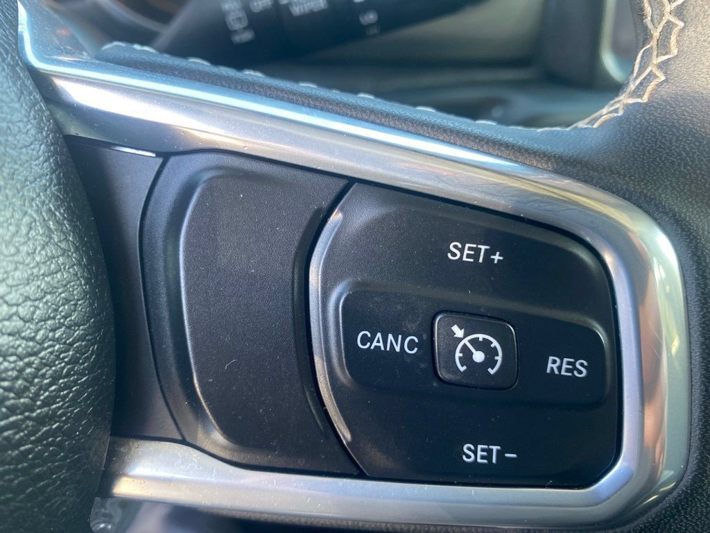 Used 2023 Jeep Wrangler Unlimited Sahara AWD/4WD image 13